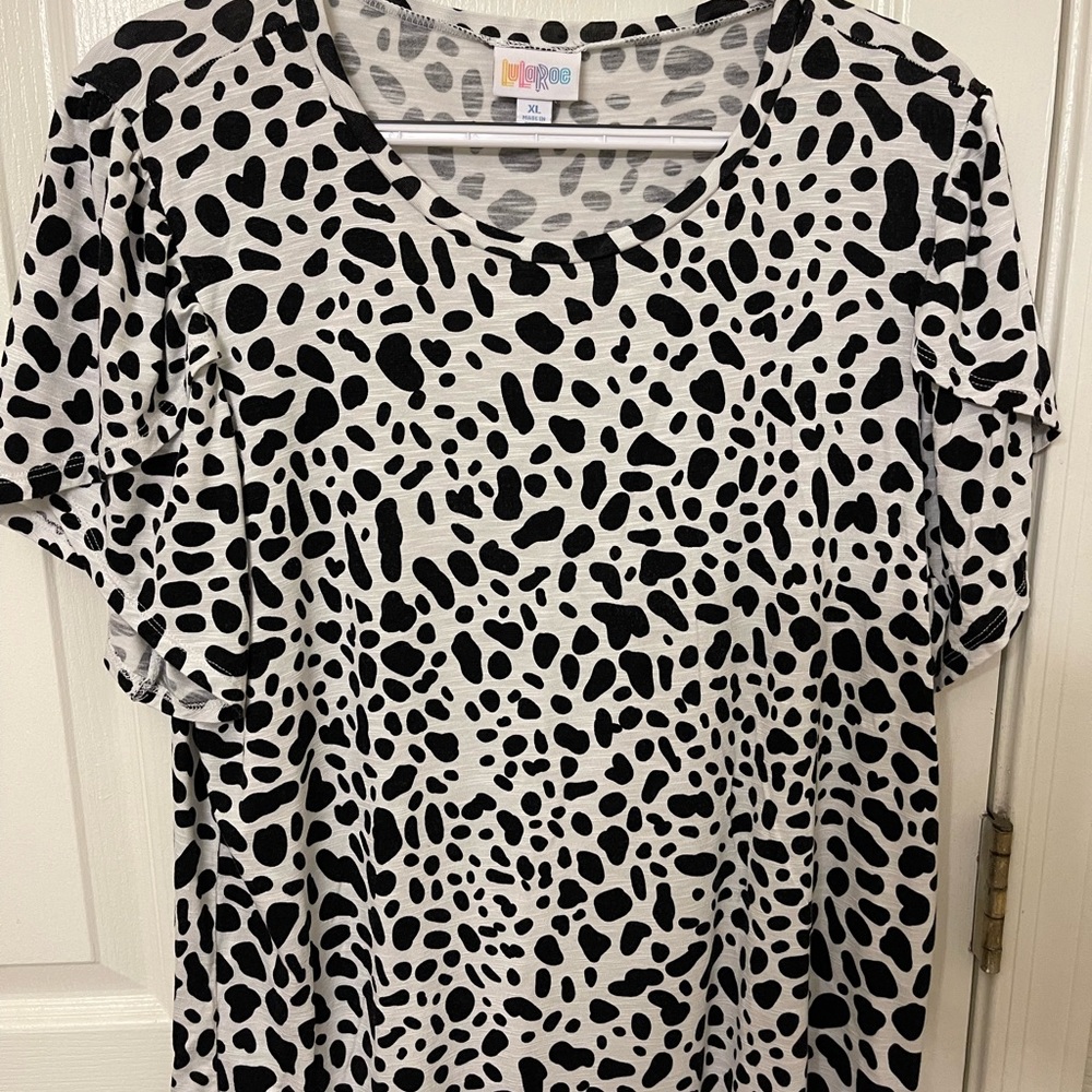 Lularoe NWOT Olive Top